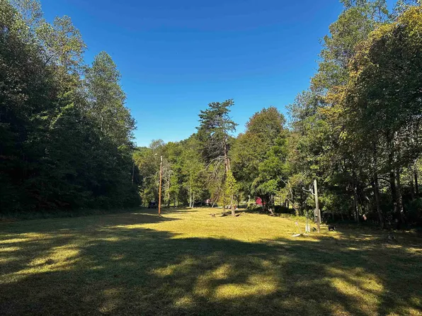 827 Big Sandy River Rd, Fort Gay, WV 25514