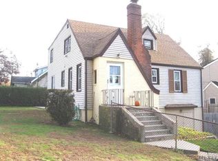 106 E 25th St, Huntington Station, NY 11746