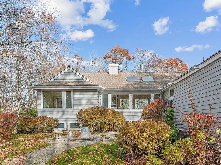 15 Eastwood Ct — Photo 2