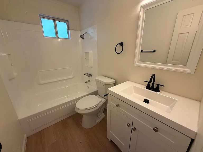 1739 E Cheery Lynn Rd #B — Photo 6