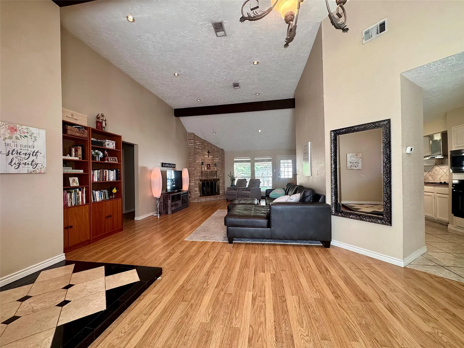 3 bed, 2.0 bath, 1666 sqft, $2,100 — Photo 4