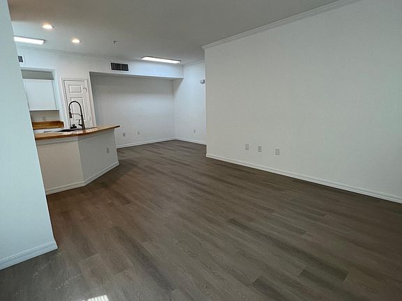 2nd image of 5561 Rosehill Rd Unit 104
