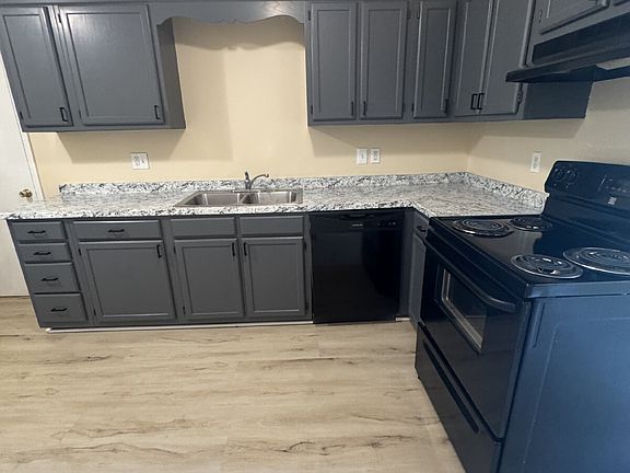2nd image of 2020 Somerset Dr Unit 3