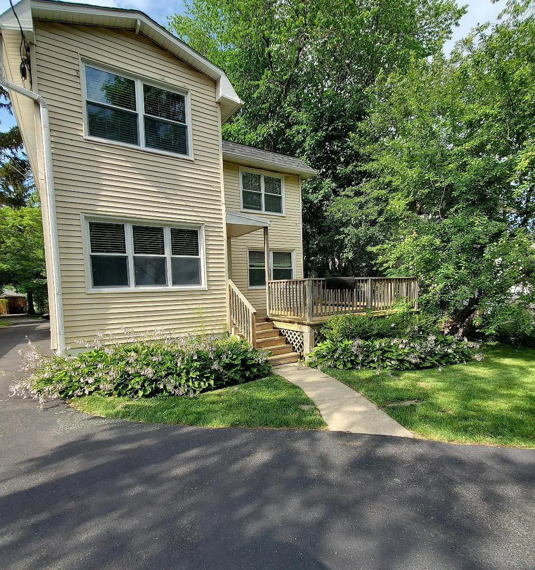 3 bed, 1600 sqft, $2,990 — Photo 3