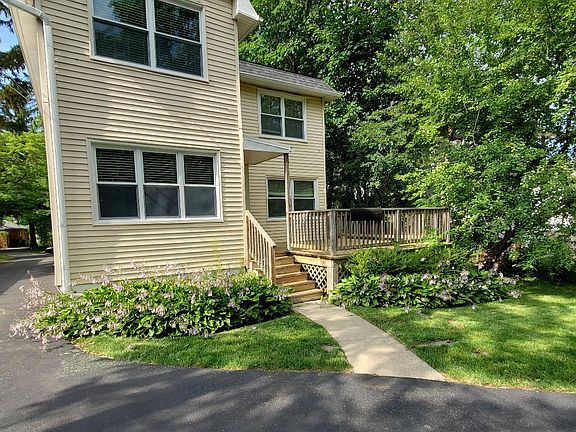 3rd image of 628 Onwentsia Ave