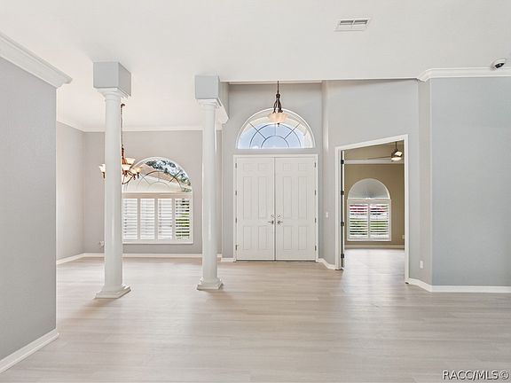 5th image of 23 Black Willow Ct N
