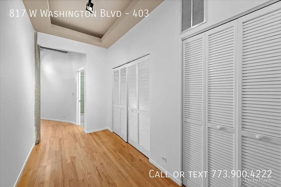 West Loop 2 Bed In Ideal Location - Parking Included! — Photo 2
