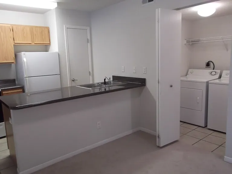 Country Club Apartments — Photo 2