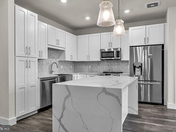 4th image of 1761 Old Meadow Rd #413