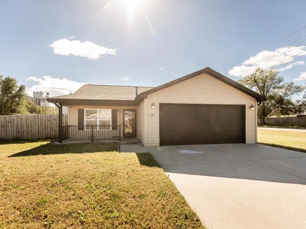 305 16th Street Cir, Junction City, KS 66441