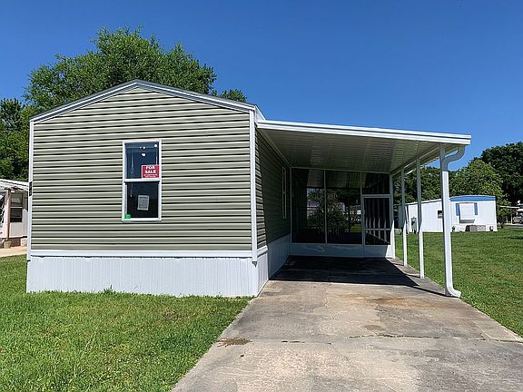 3rd image of 140 Baywood Dr