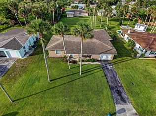 137 Park Ln W, Cocoa Beach, FL 32931