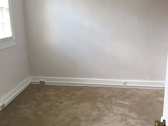3rd image of 610 Fortwood Pl APT 2