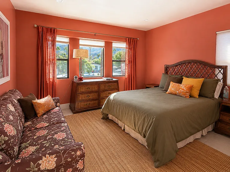 Guest bedroom