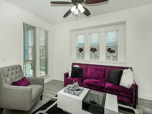 5th image of 1420 Stoneleigh Pl