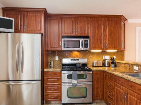3rd image of 17979 Magnolia Blvd #10