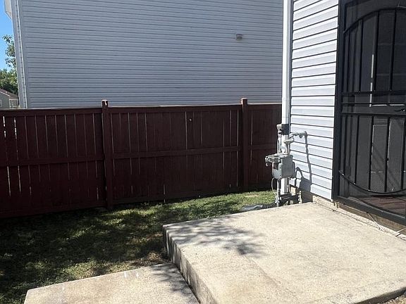4th image of 3146 15th Pl SE