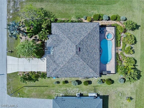 3rd image of 212 NW 24th Pl