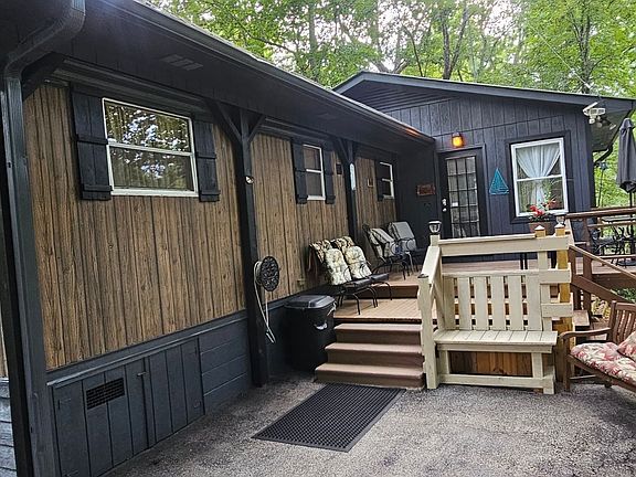 3rd image of 221 Ridge Rd