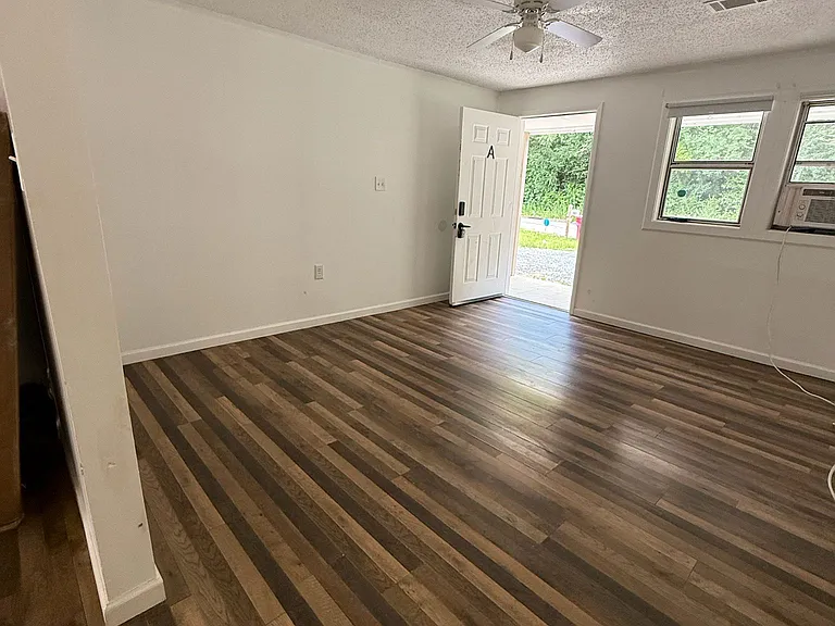 806 Armory Dr #B — Photo 7