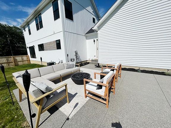 2nd image of 9356 Robinwood Dr