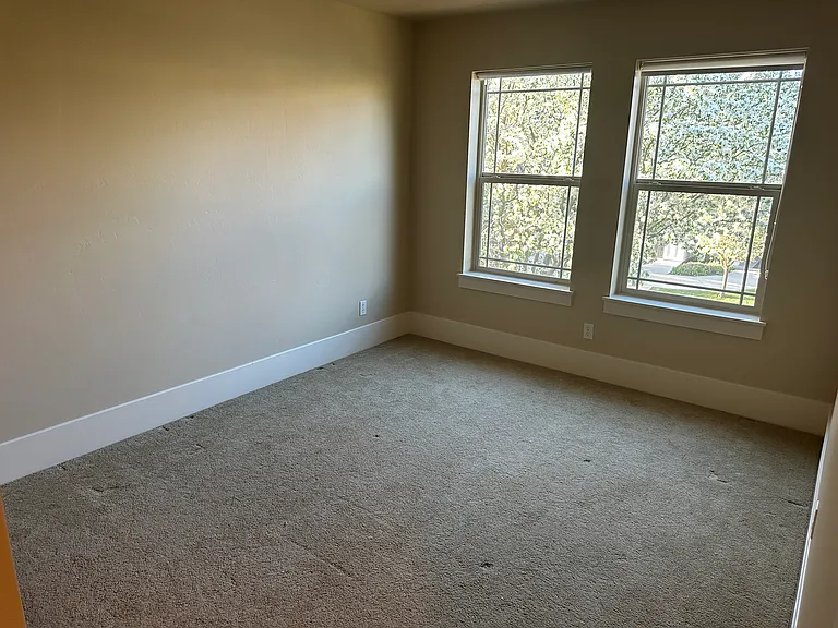 497 E Mission Dr — Photo 18