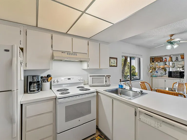 1605 S US Highway 1 #B201 — Photo 23