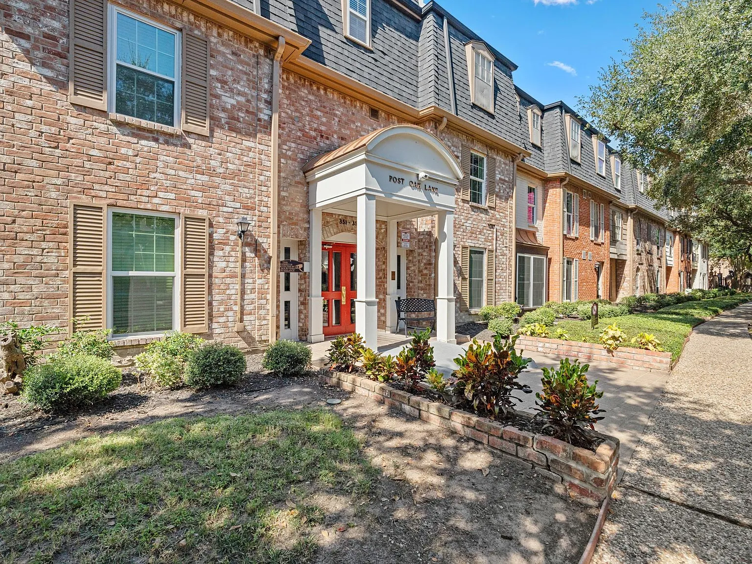 2 bed, 2.0 bath, 1259 sqft, $1,850 — Photo 2