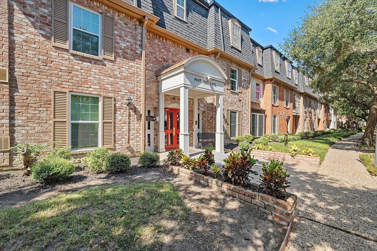Building Photo - 355 N Post Oak Ln #742