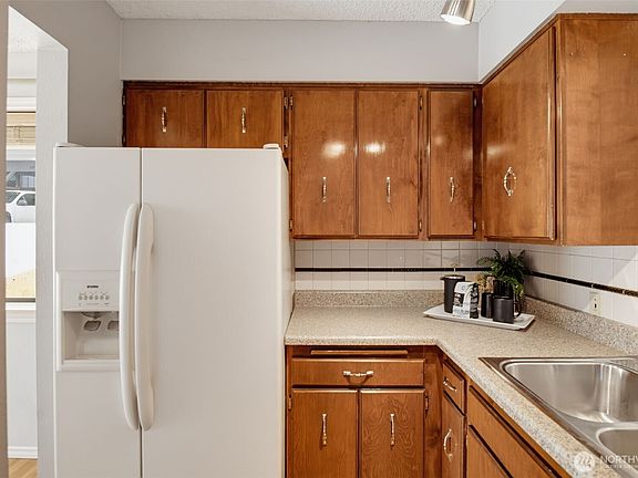 5th image of 429 King Street #311