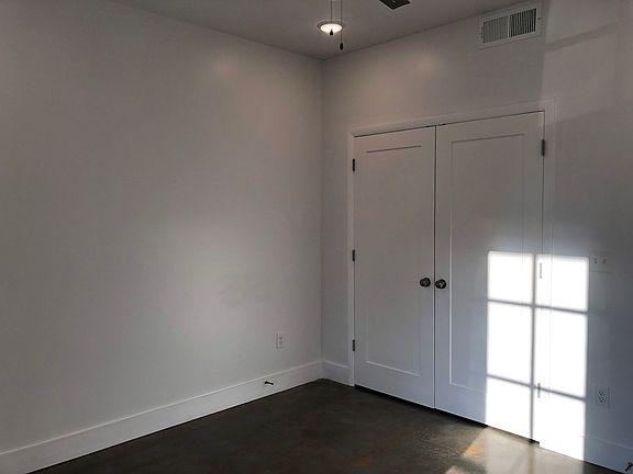 4th image of 933 21st Ave E Unit 104