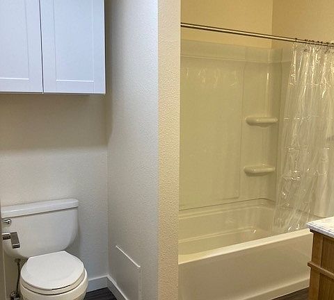 5th image of 504 Lafarge Ave #2