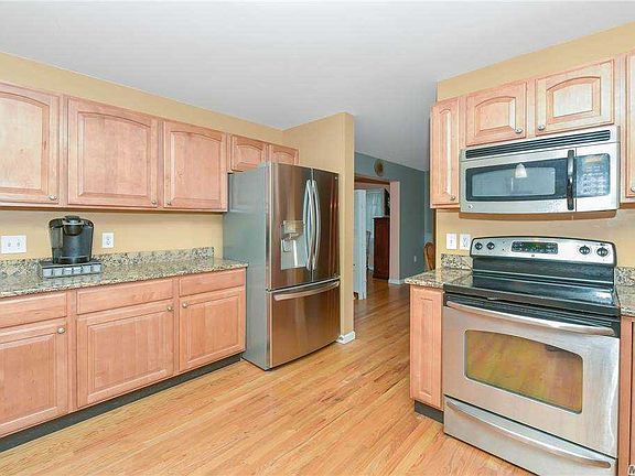 5th image of 1242 Oakfield Ave