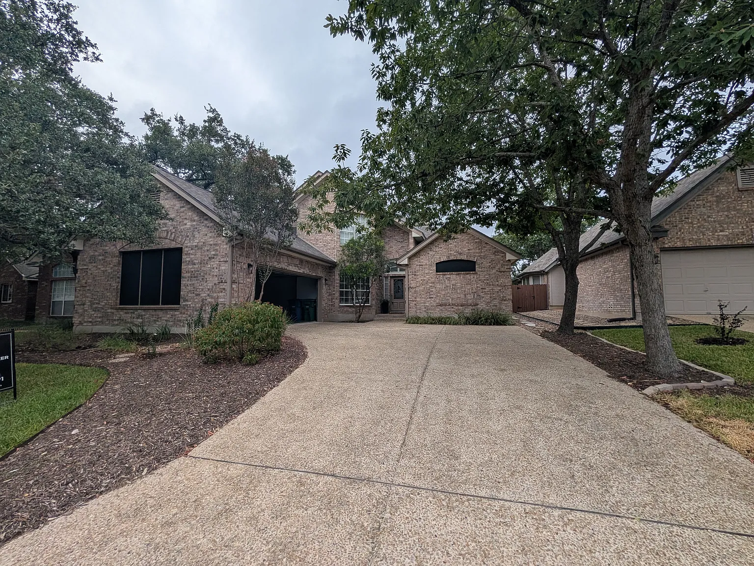 4 bed, 2.5 bath, 2912 sqft, $3,000 — Photo 1