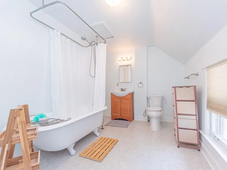 1123 W Huron St — Photo 40