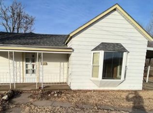 140 S State St, Larned, KS 67550