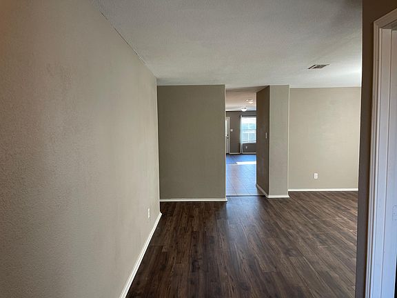 3rd image of 1329 Elkford Ln