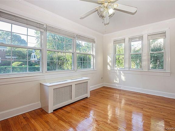 4th image of 237 Coligni Avenue