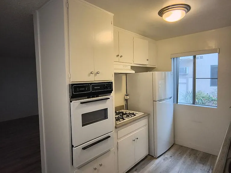 650 Westmount Drive — Photo 15