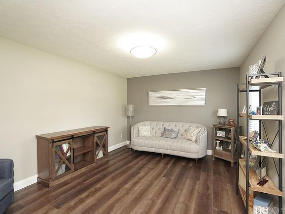 3rd image of 6725 Grand Oaks Ct