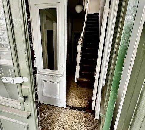 5th image of 261 Bowers St