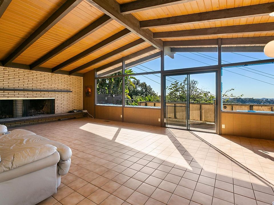1st image of 165 Sequoia Dr