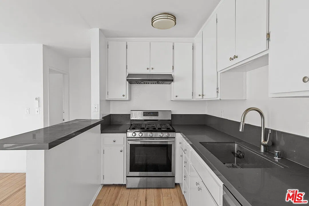 2 bed, 2.0 bath, $5,250 — Photo 2