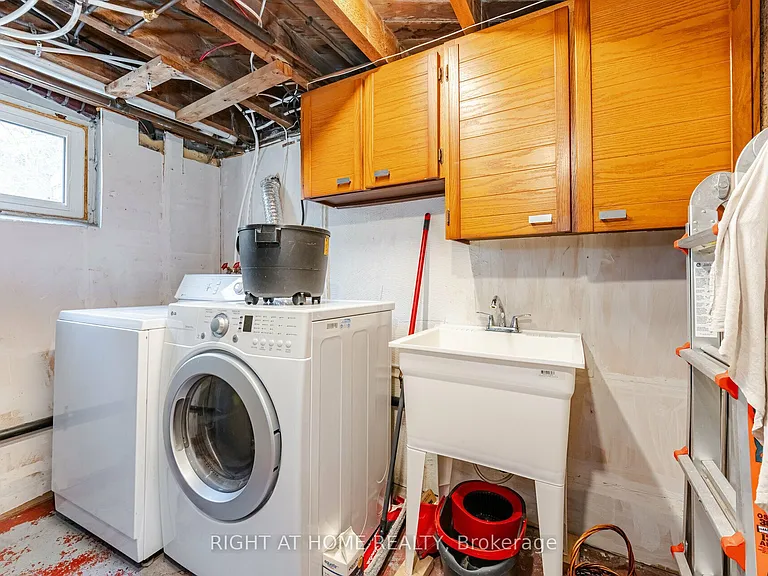 154 Martin Grove Rd — Photo 32