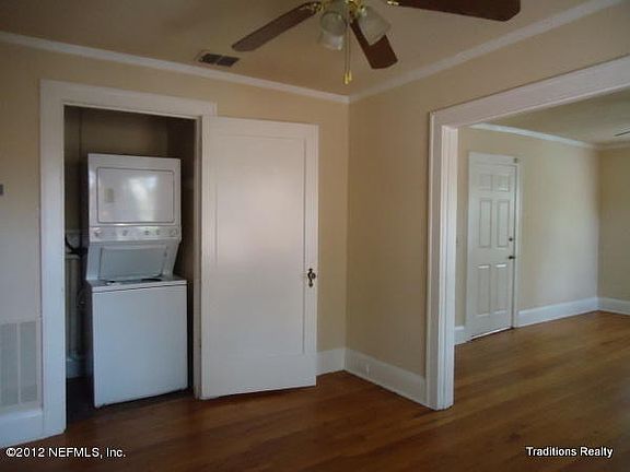 5th image of 2325 Myra St APT 4