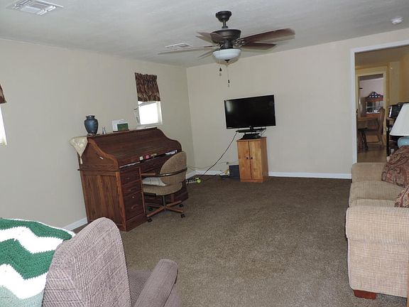 3rd image of 305 W Lindbergh Ave