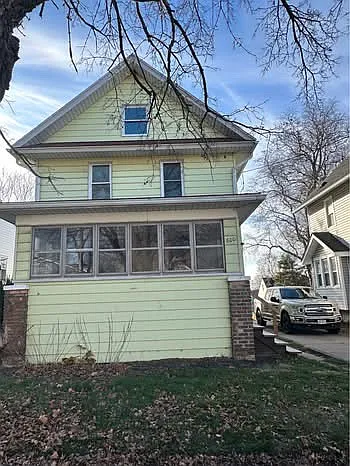 800 Jason Ave photo 1