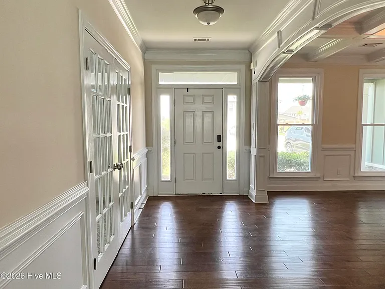 327 Clearwater Ln — Photo 5