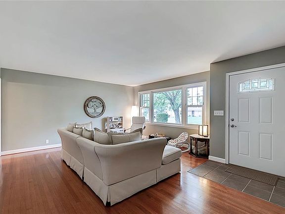 5th image of 7246 Laurel Dr