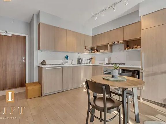 2nd image of 6588 Nelson Ave #1509